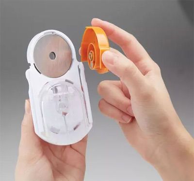 Fiskars Easy Blade Change Tool with Titanium Blades Fiskars Easy Blade Change Tool with Titanium Blades