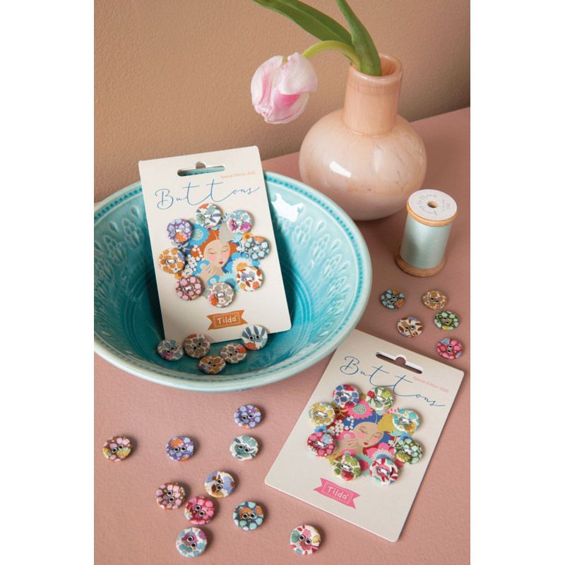 Tilda Wallflower Buttons: Fabric Covered: Blue/Thristle 16mm 8pcs Tilda Wallflower Buttons: Fabric Covered: Blue/Thristle 16mm 8pcs