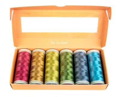 Wonderfil Invisafil Tiffany's Touch of a Rainbow by Edyta Sitar Wonderfil Invisafil Tiffany's Touch of a Rainbow by Edyta Sitar