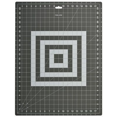 Fiskars Rotary Cutting Mat 18" x 24"/45cm x 60cm Fiskars Rotary Cutting Mat 18" x 24"/45cm x 60cm