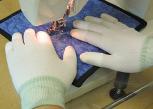 Machingers Quilting Gloves for Free motion quilting medium large